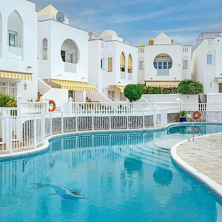 Large House With Garden And Direct Access To The Pool 度假居 *