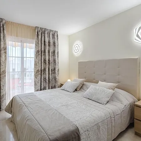 Large House With Garden And Direct Access To The Pool 度假居 卡亚俄萨尔瓦赫
