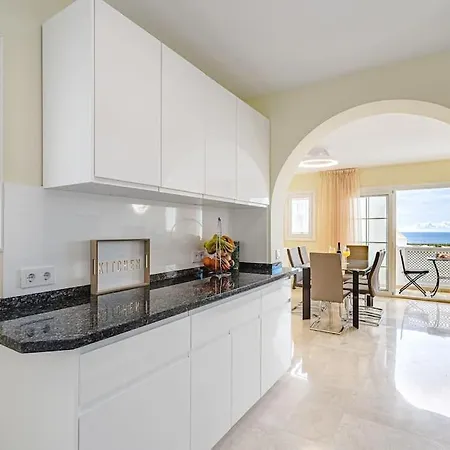 Dom wakacyjny Large House With Garden And Direct Access To The Pool Callao Salvaje
