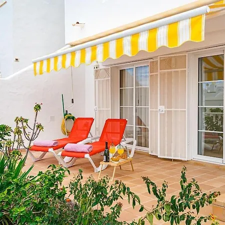 Large House With Garden And Direct Access To The Pool * 卡亚俄萨尔瓦赫