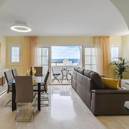 Hébergement de vacances Large House With Garden And Direct Access To The Pool