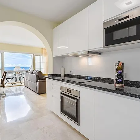 Hébergement de vacances Large House With Garden And Direct Access To The Pool